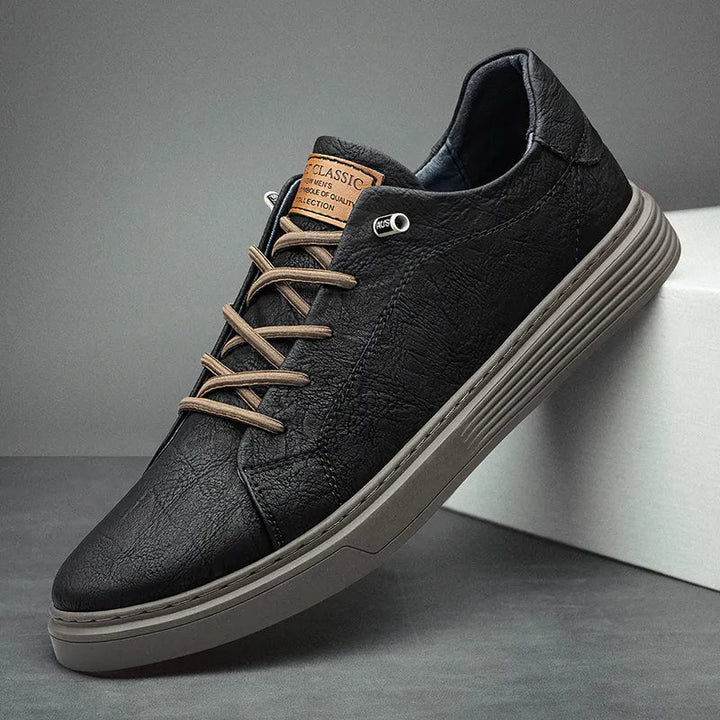 Comfortabele heren Oxford sneakers Ethan in zwart leer, perfect voor dagelijks gebruik met vetersluiting.
