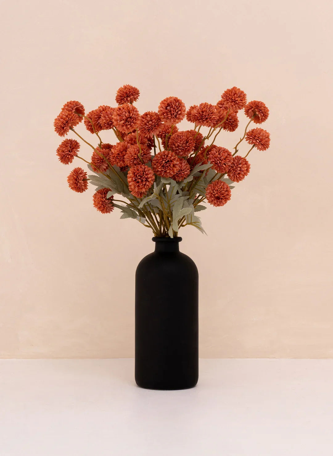 Bundel van 10 elegante zijden Kiku bloemen voor realistische interieurdecoratie. Kunstbloemen boeket.