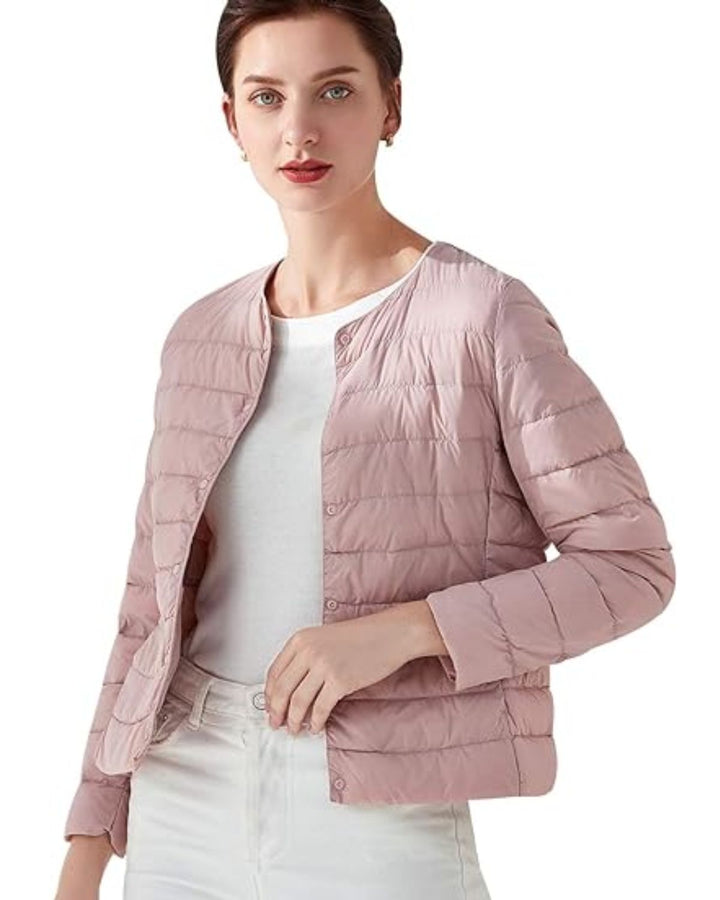 Klassiek effen zwart dames donsjack, warm en comfortabel. Korte winterjas voor elke outfit.