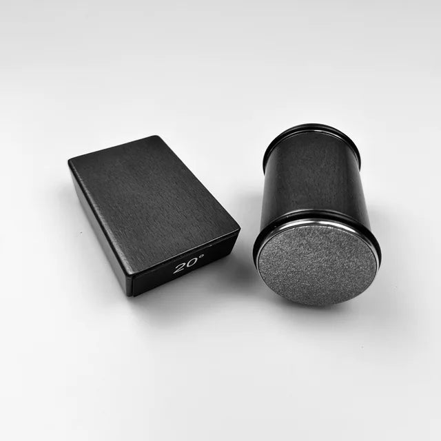 Compacte messenslijper met precisie slijptechnologie voor veilig en effectief slijpen van alle keukenmessen.
