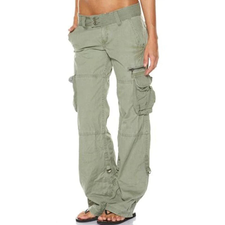 Stijlvolle dames cargobroek met ruime zakken, perfect voor een casual of streetwear outfit. Comfortabel en modieus.