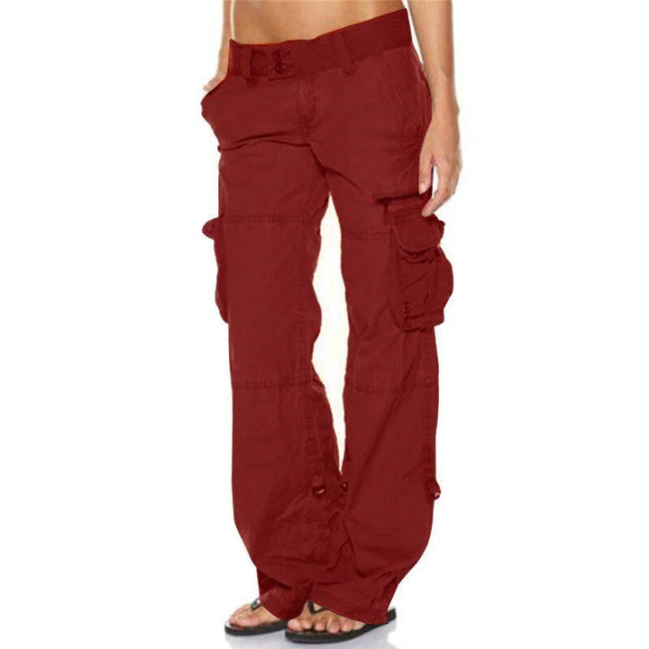 Modieuze dames cargobroek voor een stijlvolle streetwear look. Met zakken en comfortabel voor lente en zomer.