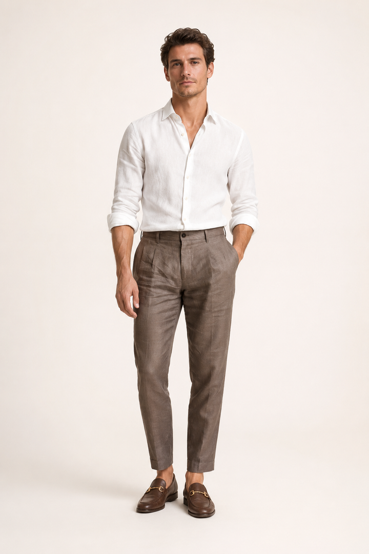 Stijlvolle heren plooibroek met rechte pasvorm en enkellengte, perfect voor zomerse casual chique looks.