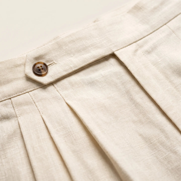 Modebewuste heren pantalon met hoge taille en plooien, een must-have voor elke moderne kledingkast.