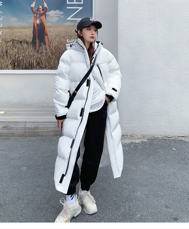 Dames Parka met Capuchon: Comfortabele en warme lange winterjas van Dony Dons, essentieel voor koud weer.