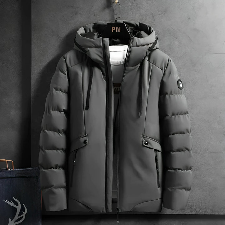Kapuchon met verstelbare trekkoorden van de warme heren parka winterjas, voor extra comfort en bescherming.