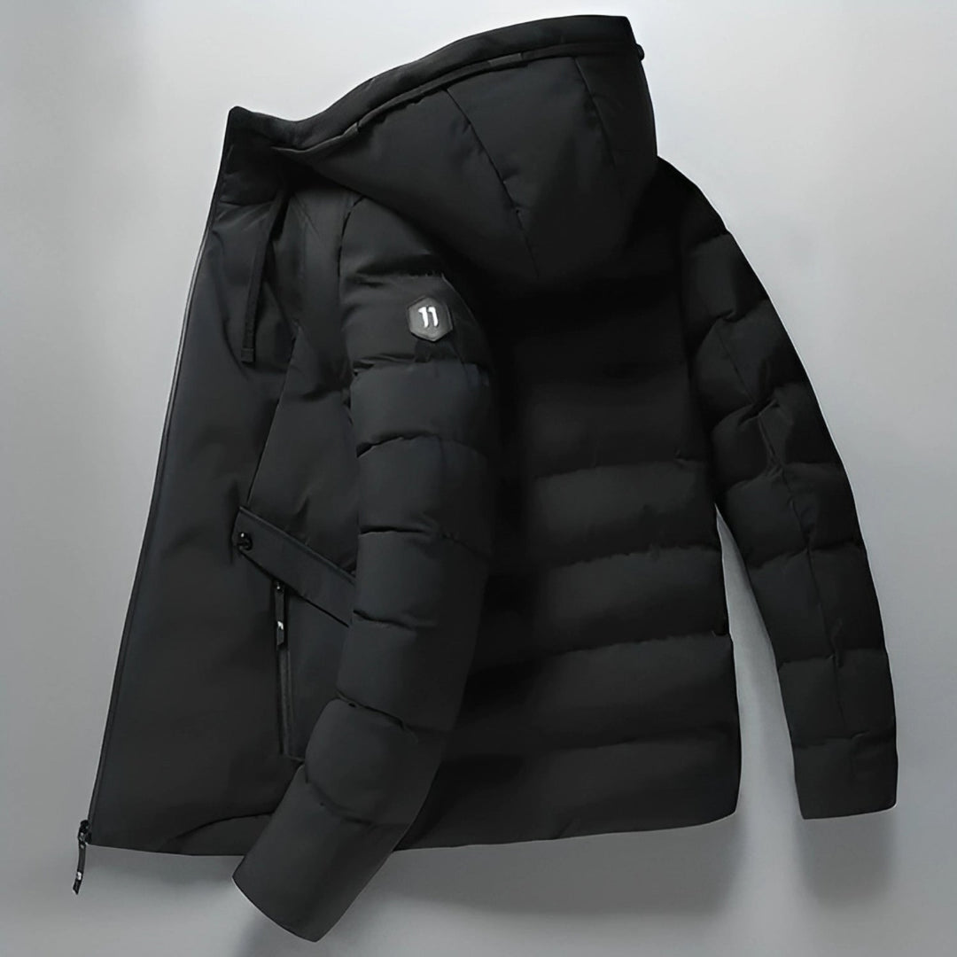 Binnenzijde van de heren parka winterjas, toont zachte voering voor ultieme warmte en comfort. Perfecte herenmode.