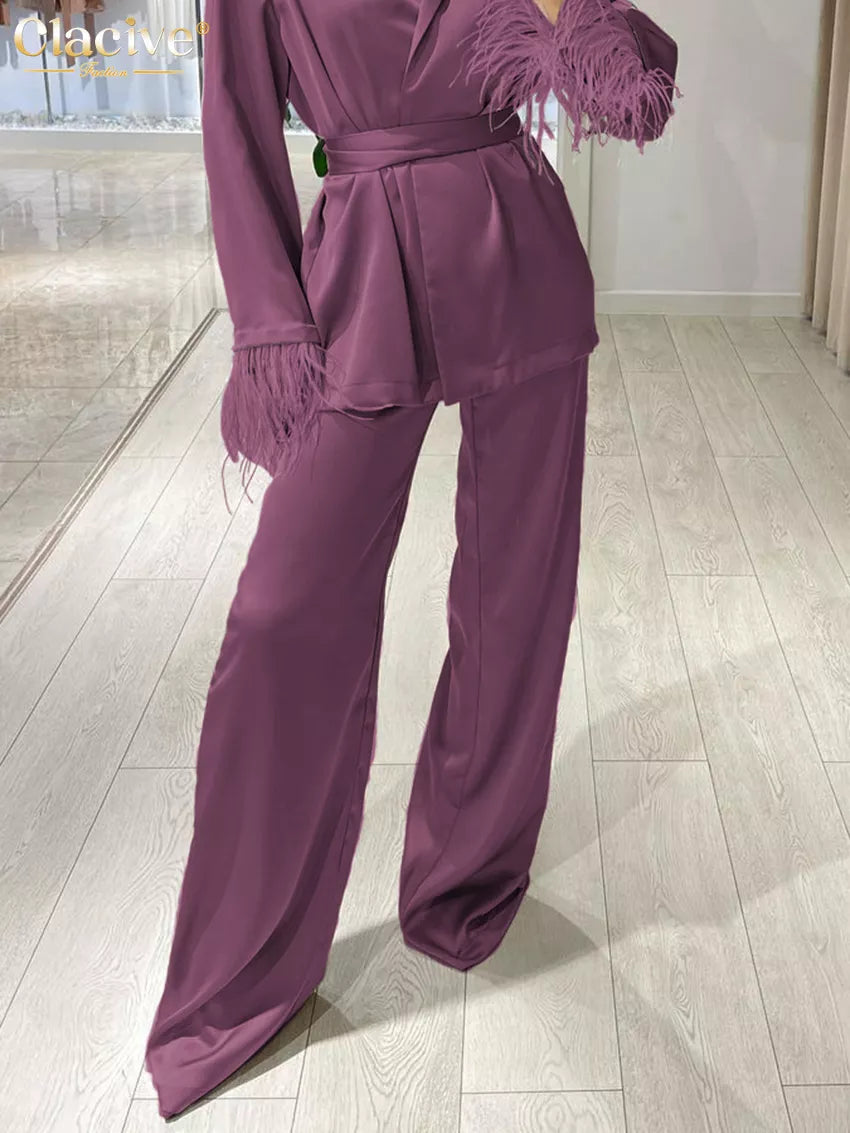 Losvallende dames set met veren, ideaal voor comfortabele luxe momenten.