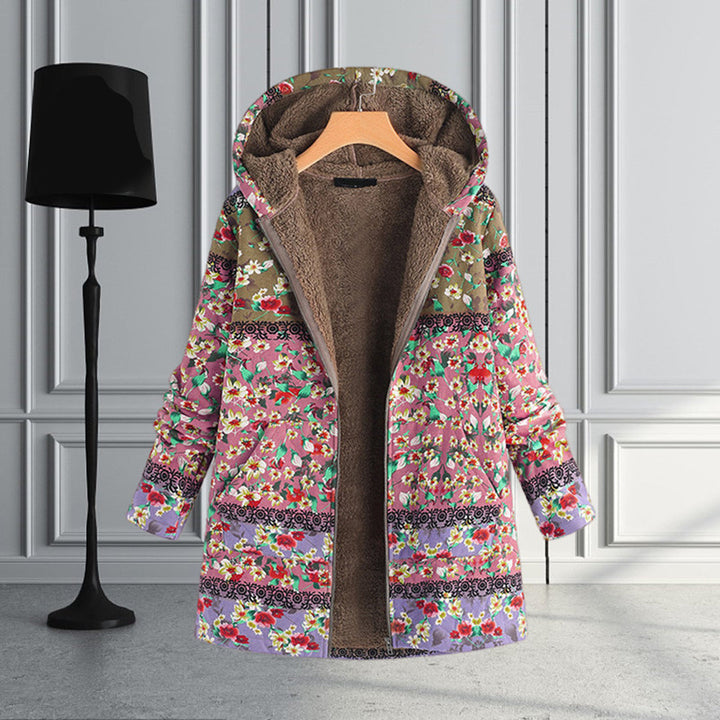 Zachte teddy winterjas Seraphina voor dames, lange pasvorm met capuchon, perfect voor een elegante look.