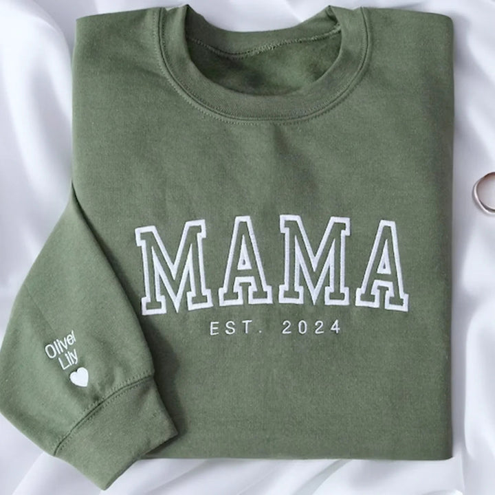 Zachte unisex sweater met geborduurde namen. Een warm en persoonlijk cadeau voor haar of hem.