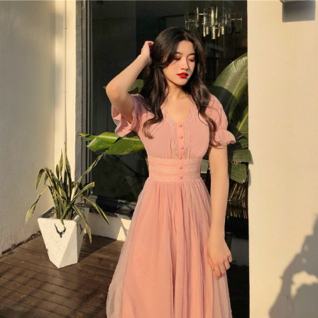 Trendy Koreaanse damesjurk, perfecte stijlvolle lente- en zomerjurk. Modieus en comfortabel dameskledingstuk.