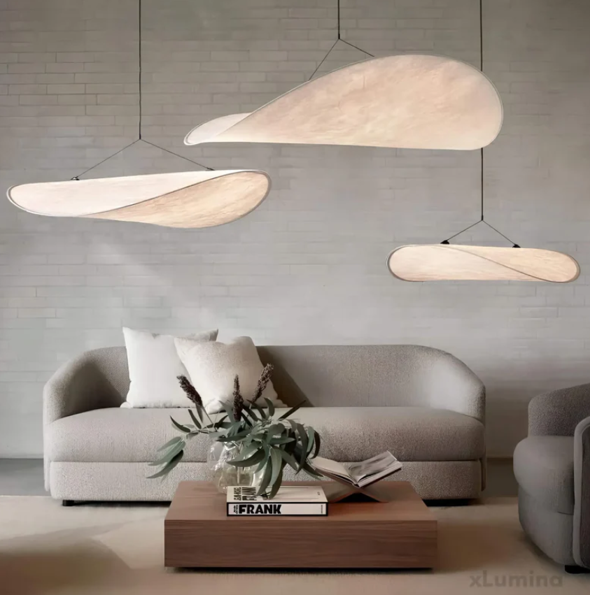 Unieke handgemaakte plafondlamp in wit. Moderne verlichting die sfeer toevoegt aan uw interieur.