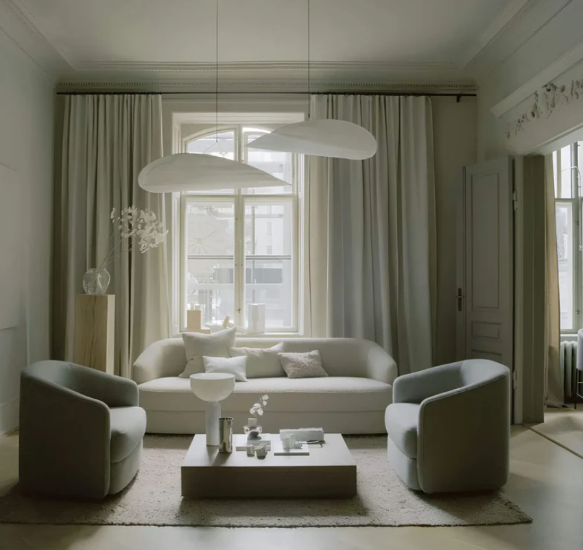 Moderne, sfeervolle plafondlamp. Handgemaakt in wit design, ideale verlichting voor het interieur.