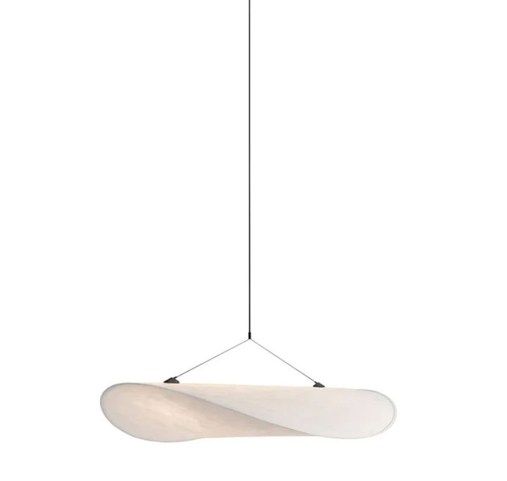 Stijlvolle handgemaakte witte plafondlamp. Moderne sfeervolle verlichting die elk interieur verrijkt.