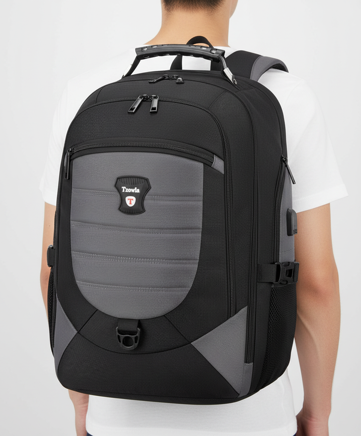 Rode TravelTech laptoprugzak met USB, veilig en comfortabel voor school, werk en reizen, perfect dagelijks gebruik.