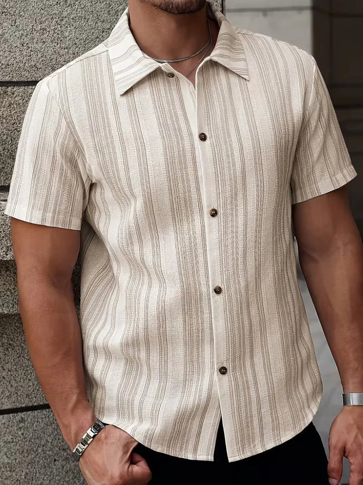 Abrikooskleurige gestreepte heren polo korte mouw; comfortabel voor lente en zomer herenmode.