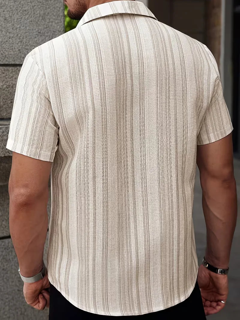 Comfortabele gestreepte heren polo met korte mouw, een must-have voor modieuze herenkleding.