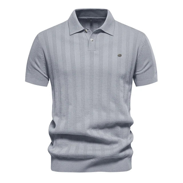 Luchtig heren polo shirt met modern design, korte mouwen en reverskraag voor een frisse, casual herenmode outfit.