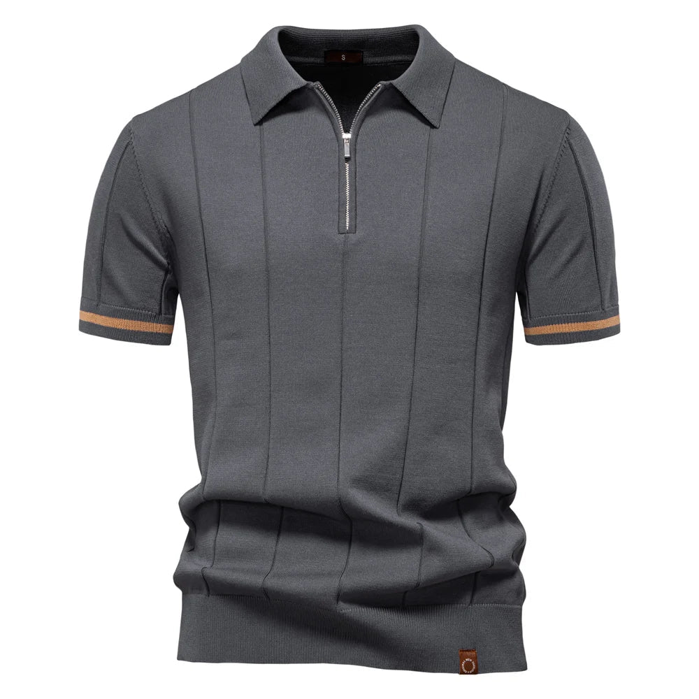 Slim fit heren polo met rits, voorzien van trendy verticale lijnen. Ideaal voor smart casual outfits.