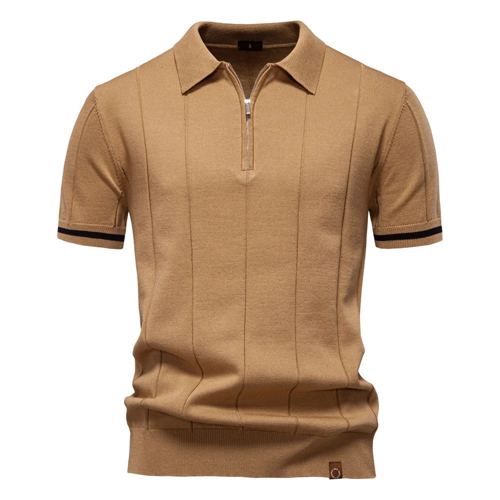 Heren polo shirt met ritssluiting en stijlvolle verticale lijnen. Perfect voor casual herenmode.