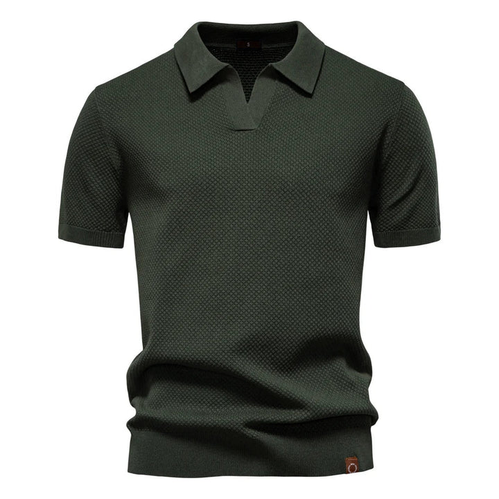Stijlvol heren polo shirt met moderne open kraag, ideaal voor warme zomerdagen.
