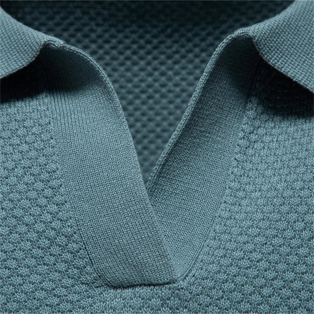 Modern heren polo shirt met open kraag, biedt luchtig comfort en een veelzijdige stijl.