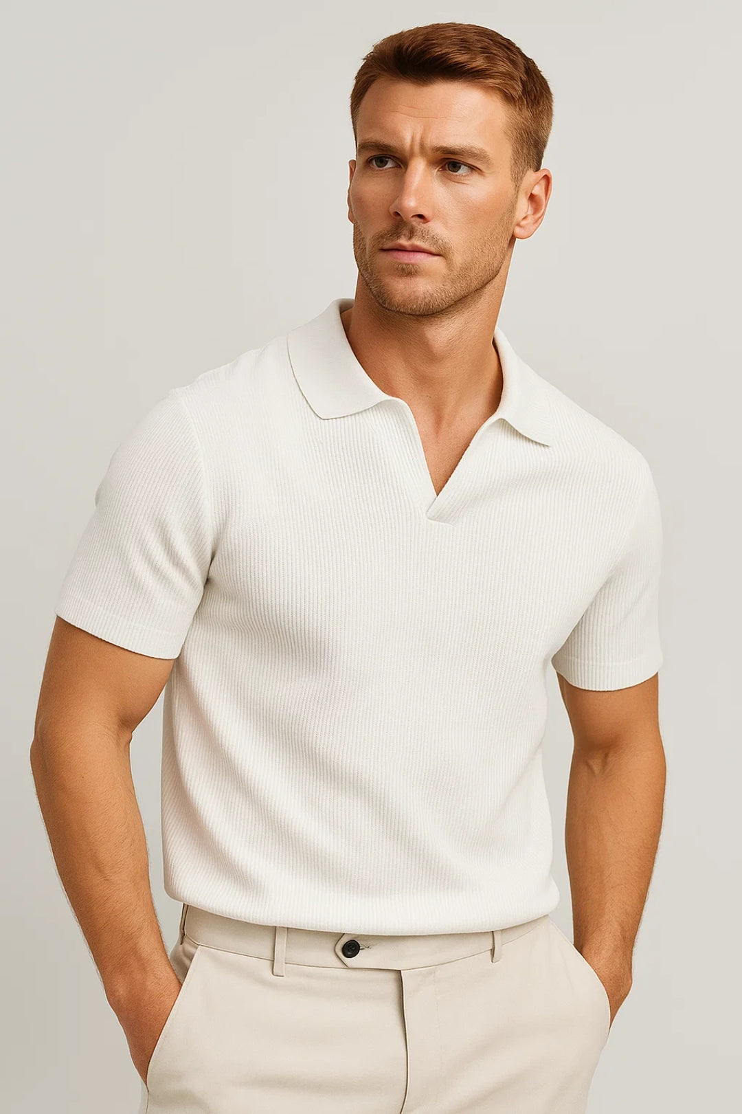 Moderne heren polo met kortemouw en unieke gebreide stof. Comfortabele slim fit zomer polo met open kraag.