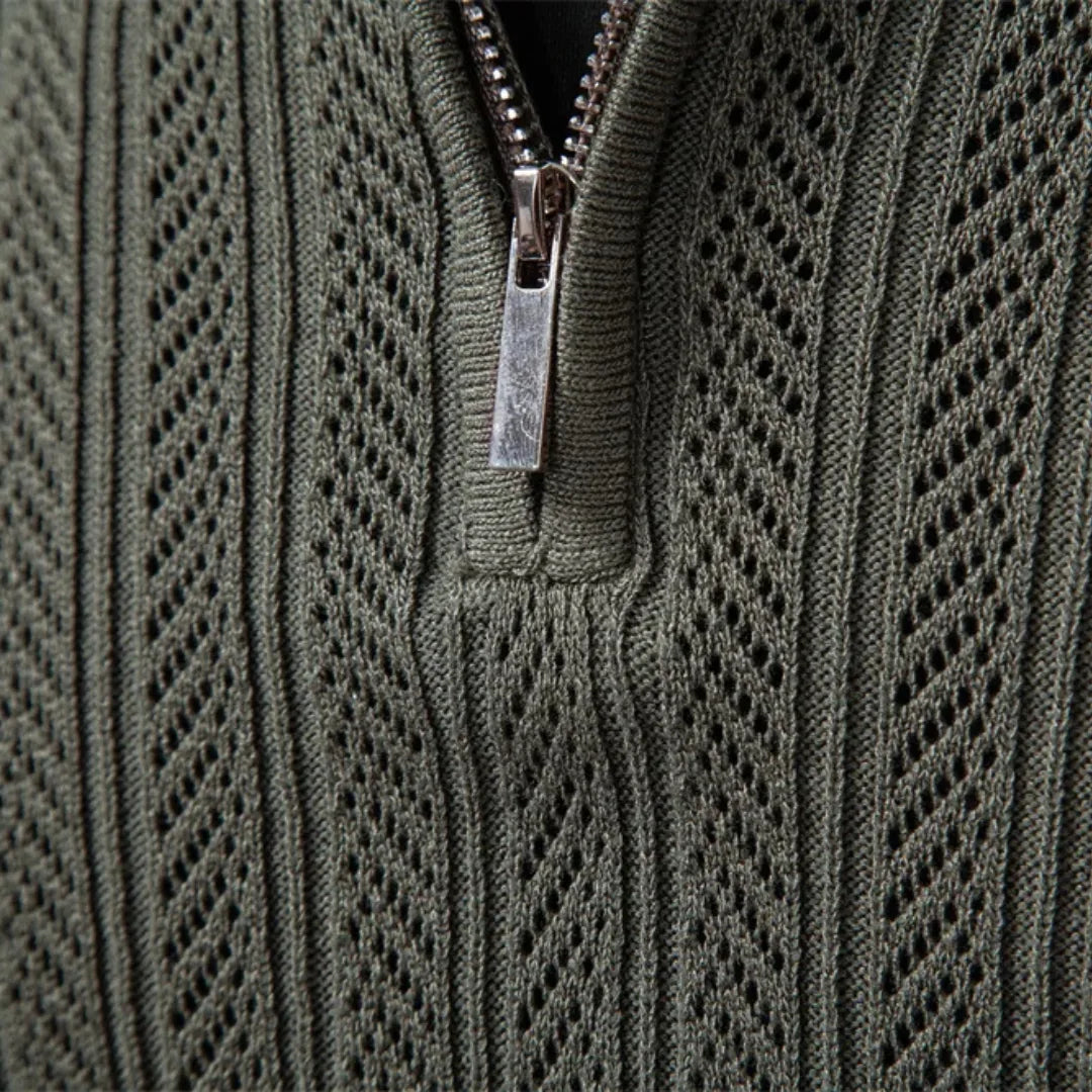 Modieuze heren ribgebreide polo met zip-neck sluiting, ideaal voor smartcasual herfstlooks.