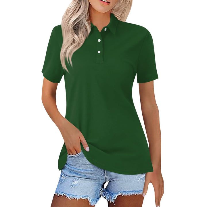 Tijdloos dames poloshirt, klassiek design en flatterende pasvorm; essentieel in damesgarderobe.