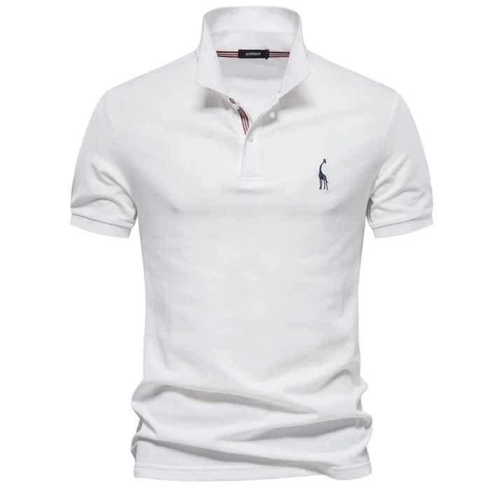 Close-up van het ademende katoen van een comfortabel heren poloshirt, perfect voor zomer kleding.