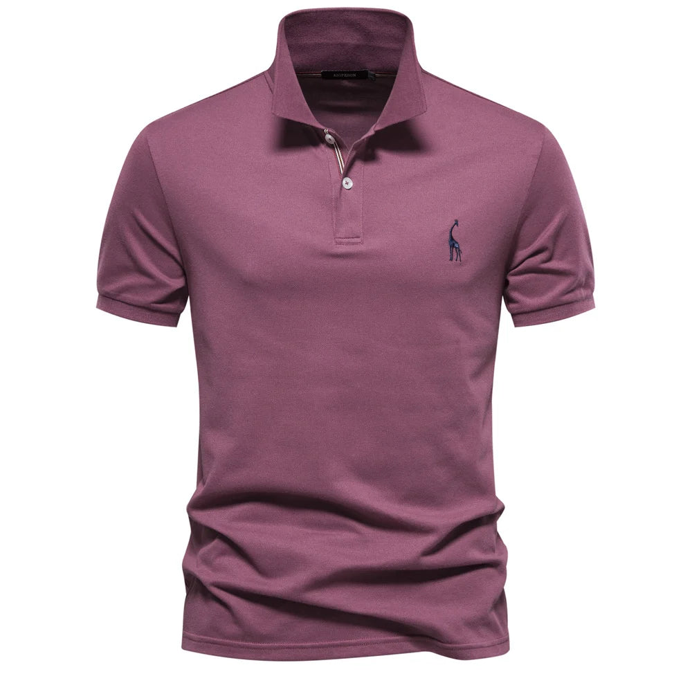 Achterkant van een stijlvol heren poloshirt met comfortabele pasvorm, geschikt voor smart casual herenmode.