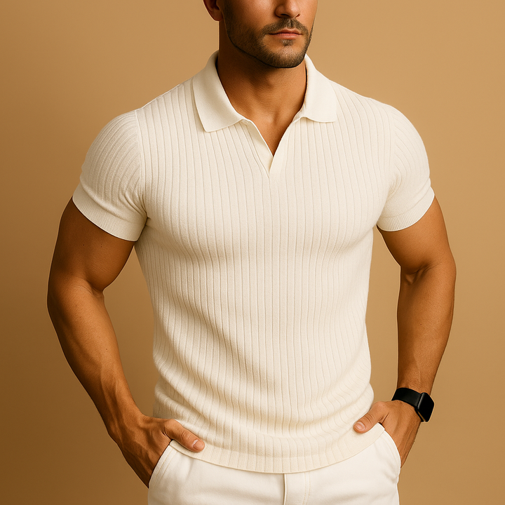 Zwart slim fit heren poloshirt met elegante open kraag, perfect voor een smart casual zomerlook.