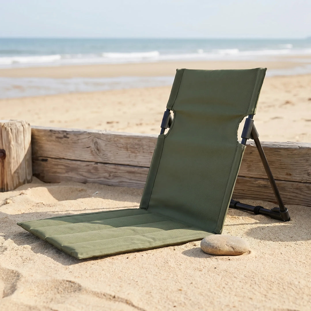 Draagbare grondstoel met rugleuning voor comfortabel buiten zitten, ideaal voor camping, strand of park.