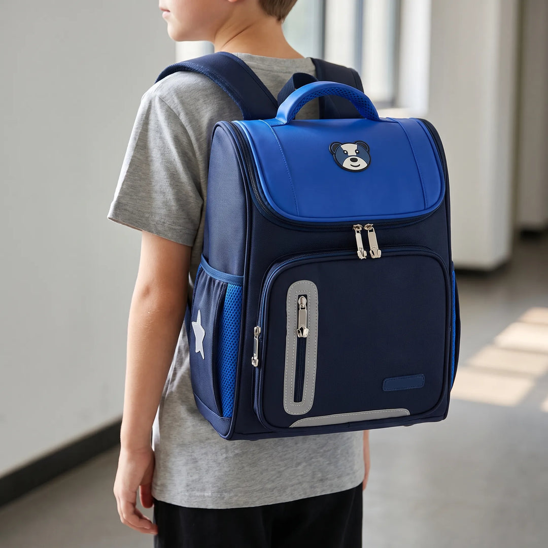 Comfortabele kinder basisschoolrugzak van stevig Oxford stof, ruim genoeg voor alle schoolbenodigdheden.