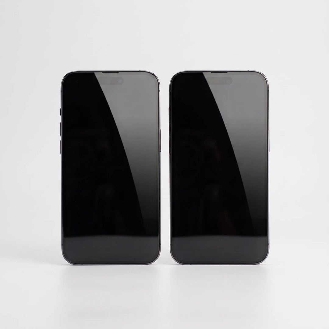 Gehard glas privacy screenprotector voor iPhone, voorkomt meekijken en biedt superieure schermbescherming.
