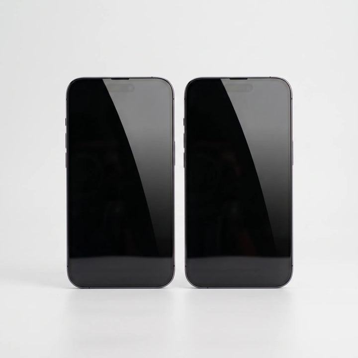 Gehard glas privacy screenprotector voor iPhone, voorkomt meekijken en biedt superieure schermbescherming.