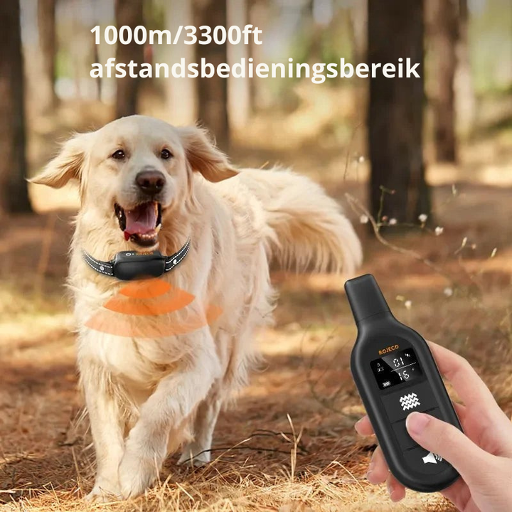Detailopname van de USB-oplaadpoort op de waterdichte trainingshalsband, voor snel en eenvoudig opladen.
