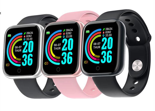 Multifunctionele PulseOne smartwatch toont hartslagmonitoring op digitaal scherm, ideaal voor gezondheid en sport.