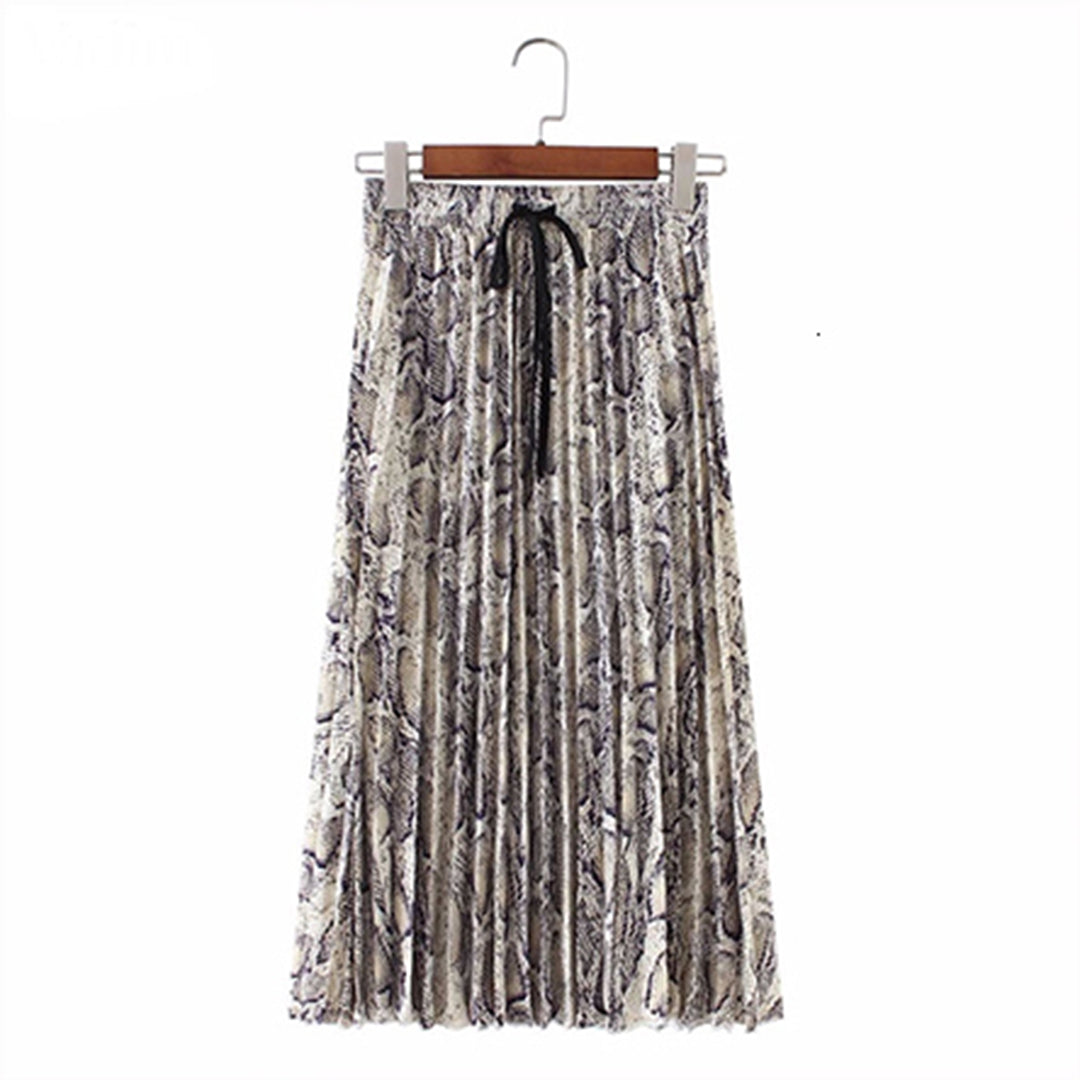 Lange damesrok met trendy slangenprint of tijgerprint, combineert vintage stijl met moderne elegantie.
