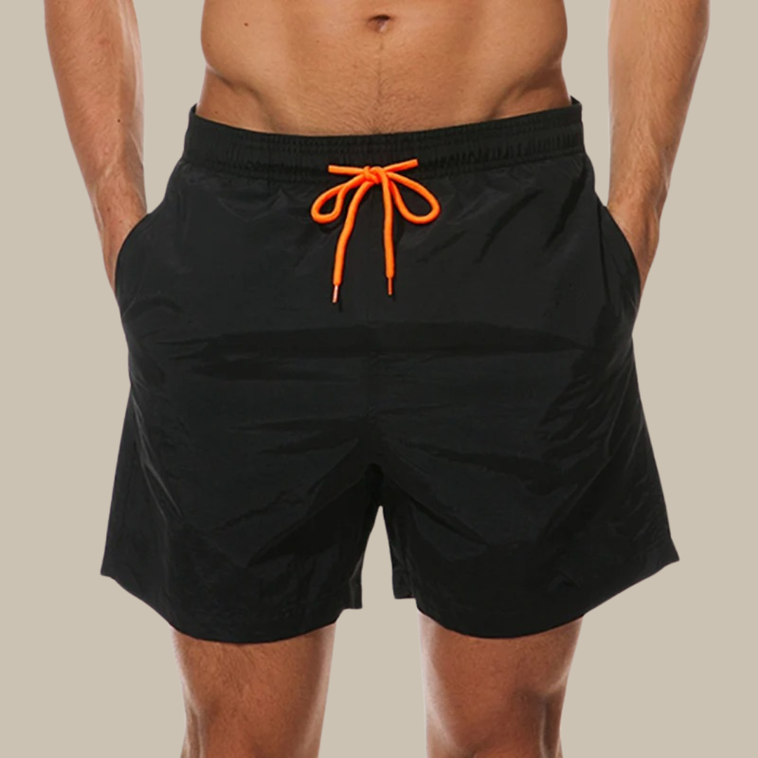 Korte heren zwemshort met elastische tailleband, sneldrogend en comfortabel voor een actieve zomerdag.