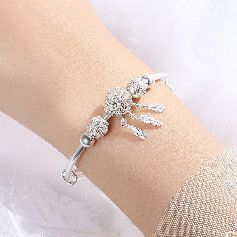 Gedetailleerde droomvanger armband van 925 zilver voor dames. Verstelbaar en elegant zilveren sieraad. Perfecte accessoire.
