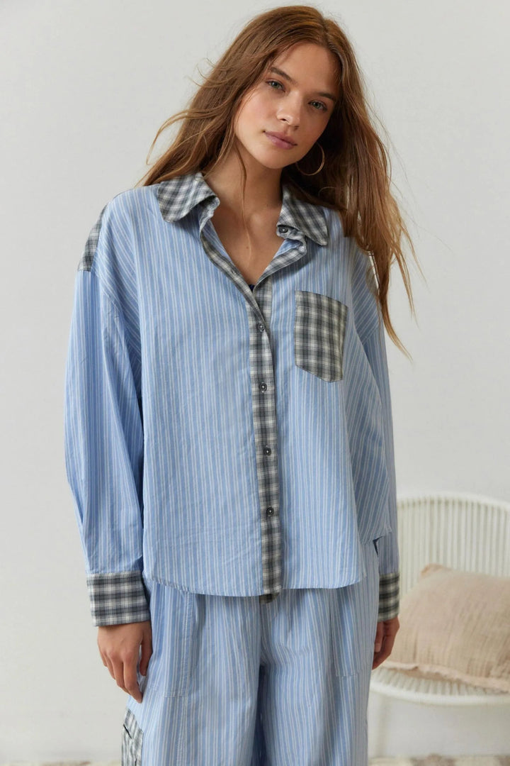 Dames pyjamaset met wijde pijpen voor optimaal comfort; een modieus huispak voor relaxte avonden.
