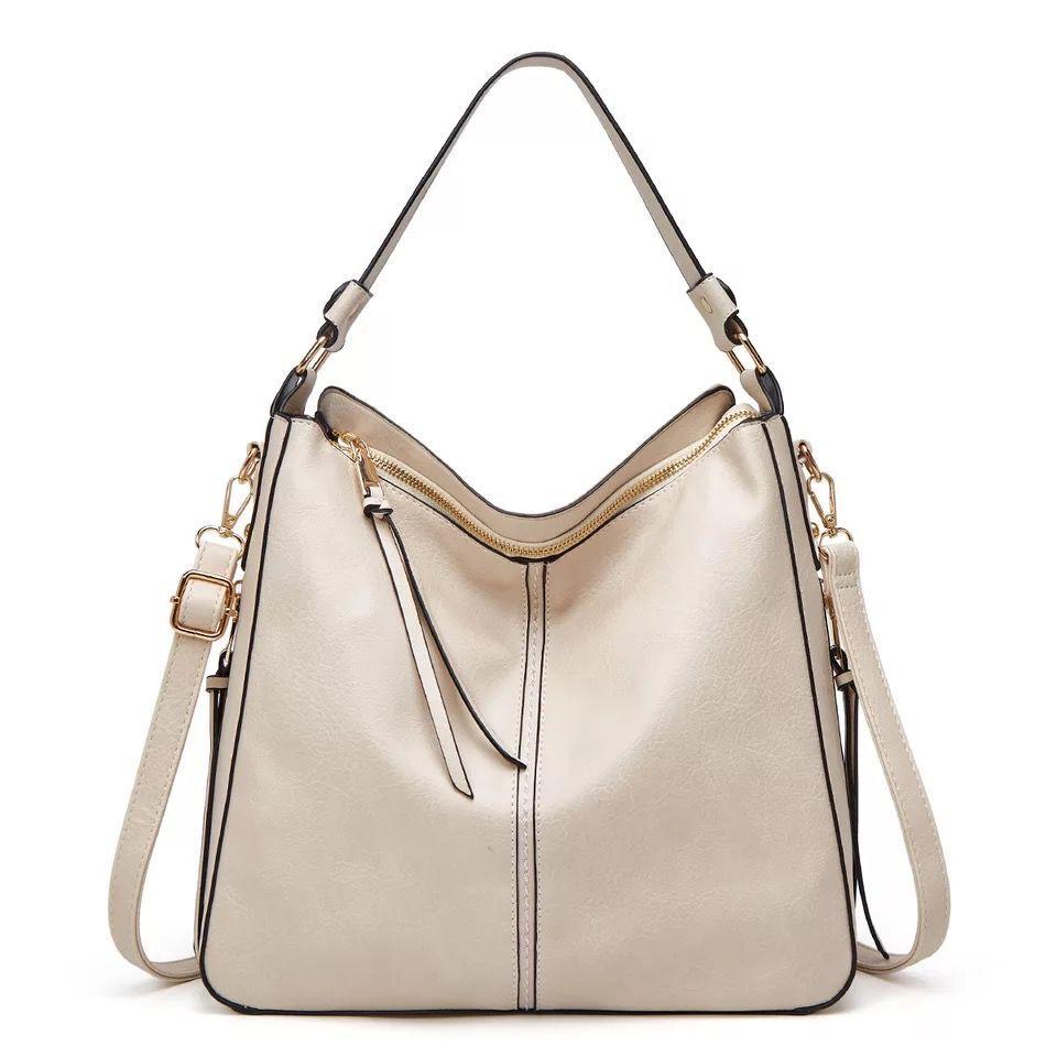 Luxe dames leren crossbody tas met verfijnde gouden accenten, een tijdloze accessoire voor elke outfit.