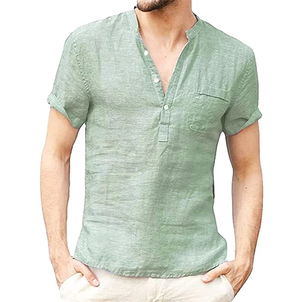 Ademend heren poloshirt van zachte stof, met korte mouwen en comfortabele pasvorm voor de zomer.