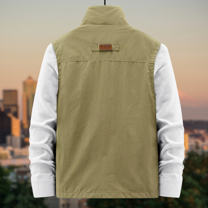 Veelzijdig Thorne herenvest, comfortabele outdoor bovenkleding, geschikt voor diverse mannenmode stijlen.