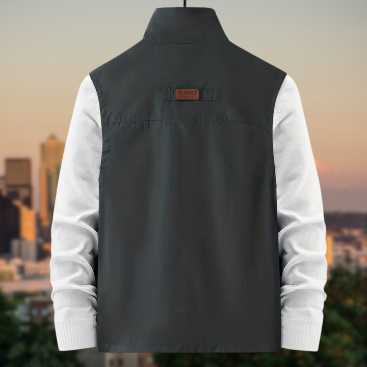 Trendy Thorne herenvest, stijlvol en comfortabel outdoor item met ritszakken voor de moderne man.