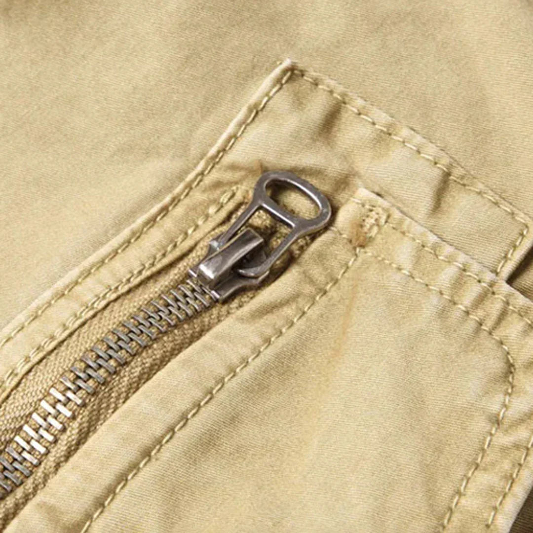Trendy heren cargo broek van duurzaam katoen, veelzijdig en comfortabel. Voor een functionele én modieuze outfit.
