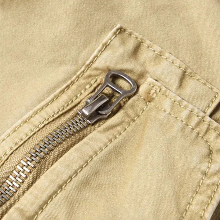 Trendy heren cargo broek van duurzaam katoen, veelzijdig en comfortabel. Voor een functionele én modieuze outfit.