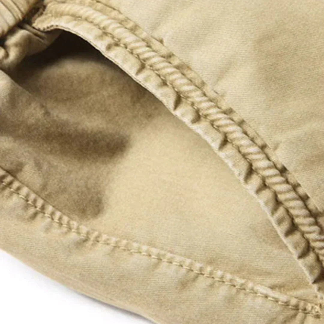 Heren cargo broek, perfect voor outdoor avonturen. Stevig katoen, functioneel design en veel opbergruimte.