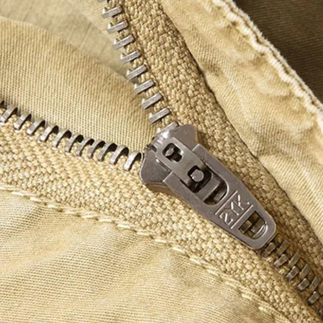 Comfortabele heren broek met cargo zakken. Losvallend model voor maximale bewegingsvrijheid en dagelijks gemak.